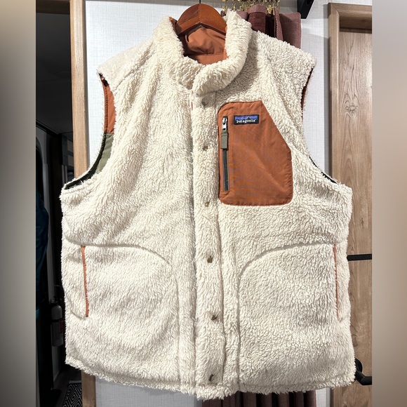 Men’s Large Patagonia reversible vest. Green and orange/Sherpa - Picture 3 of 5